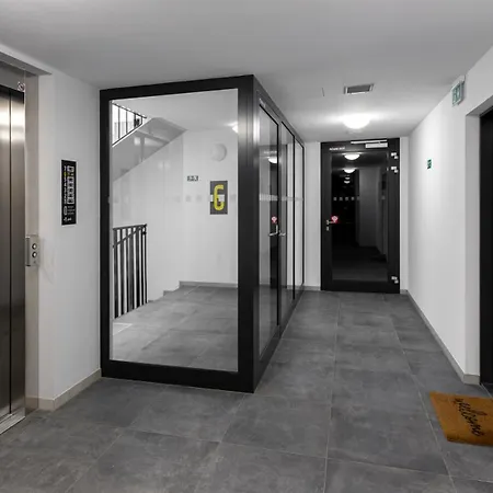 Apartamento 3-izb S Klimatizaciou A Parkovanim V Novostavbe *
