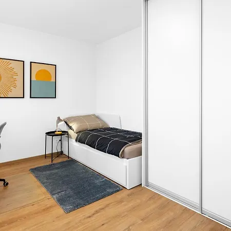 Apartman 3-izb S Klimatizaciou A Parkovanim V Novostavbe *